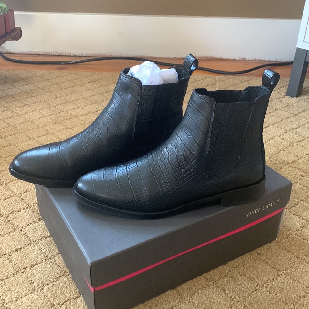 Black booties Vince Camuto